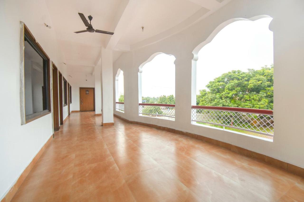 Oyo 47464 Hotel The Country Club Bilaspur (Chhattisgarh) Bagian luar foto