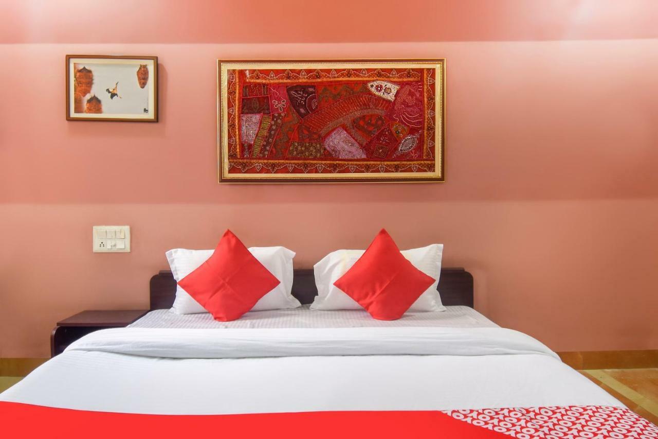 Oyo 47464 Hotel The Country Club Bilaspur (Chhattisgarh) Bagian luar foto